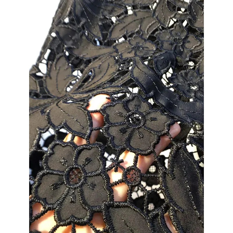 Calças de Ganga Preta com Renda Floral Patchwork