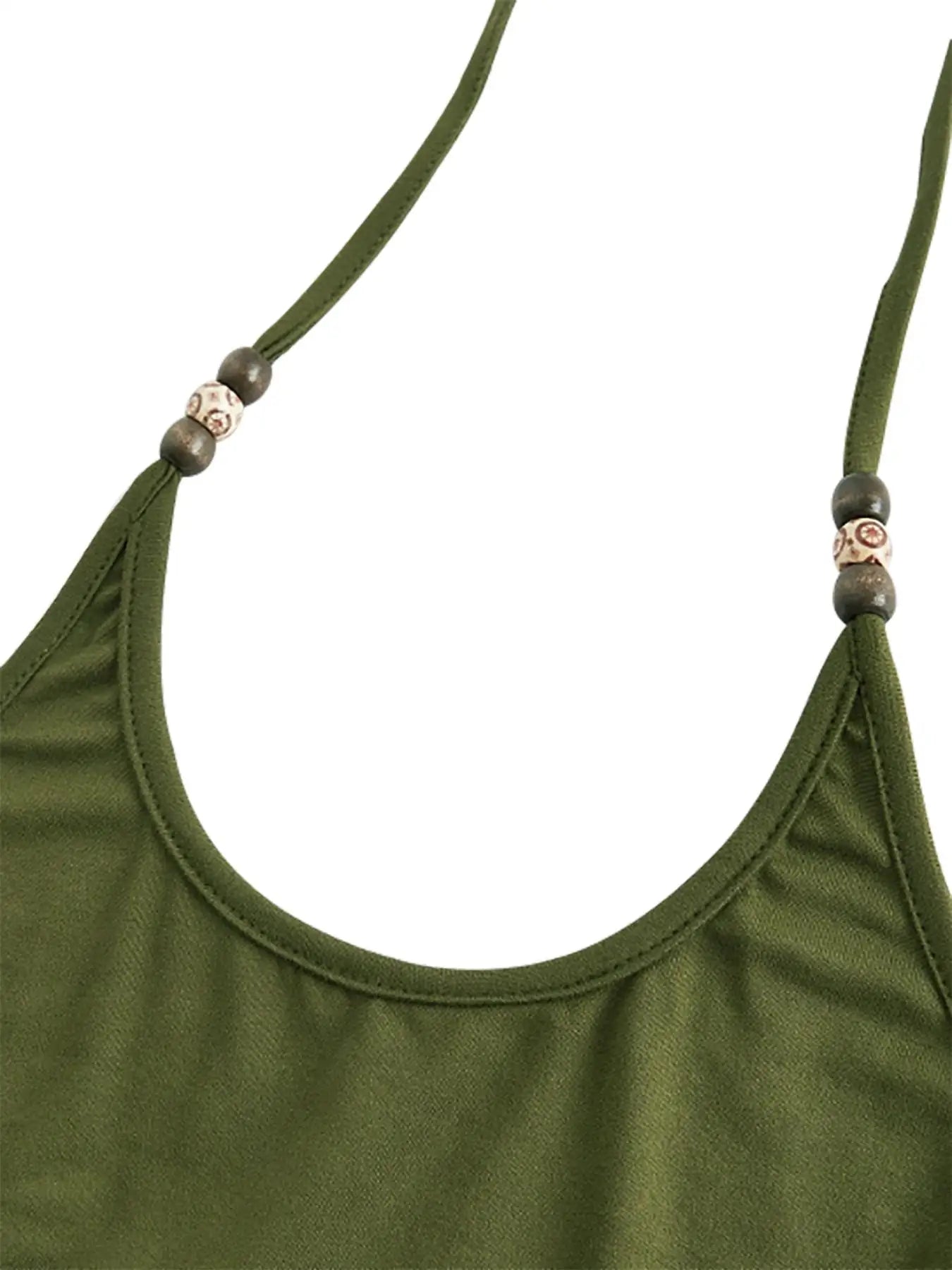 Detalhe de missangas no top halter verde militar – Trivelle