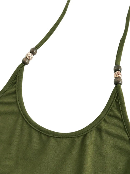 Detalhe de missangas no top halter verde militar – Trivelle